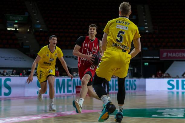 阿尔瓦雷斯 阿尔瓦雷斯